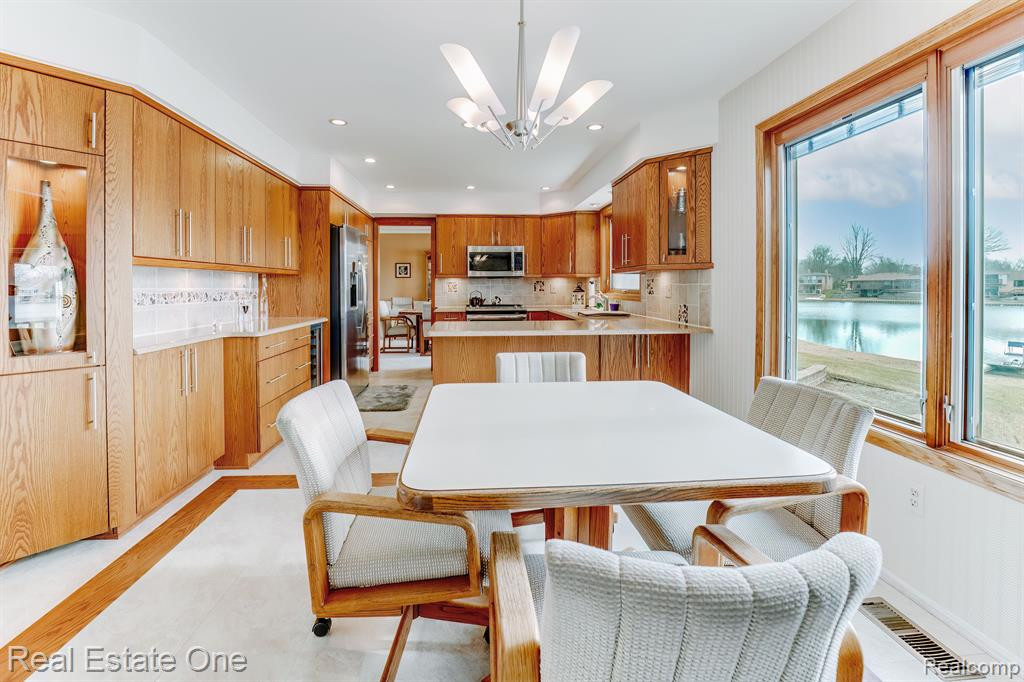 6846 NORTHPOINT Drive, Troy, MI 48085 — Photo 15