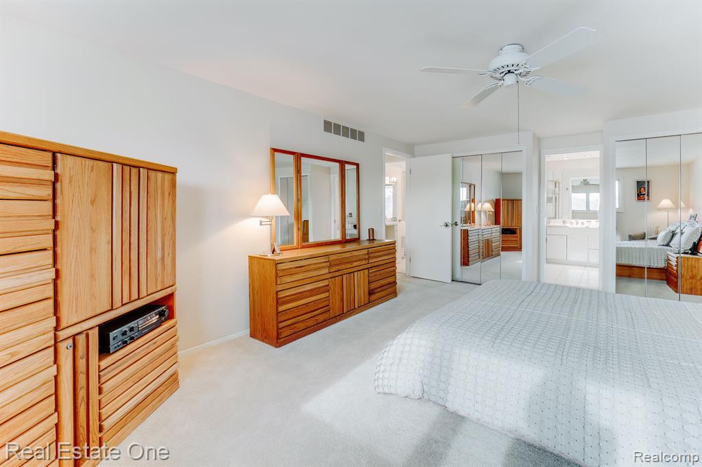 6846 NORTHPOINT Drive, Troy, MI 48085 — Photo 25