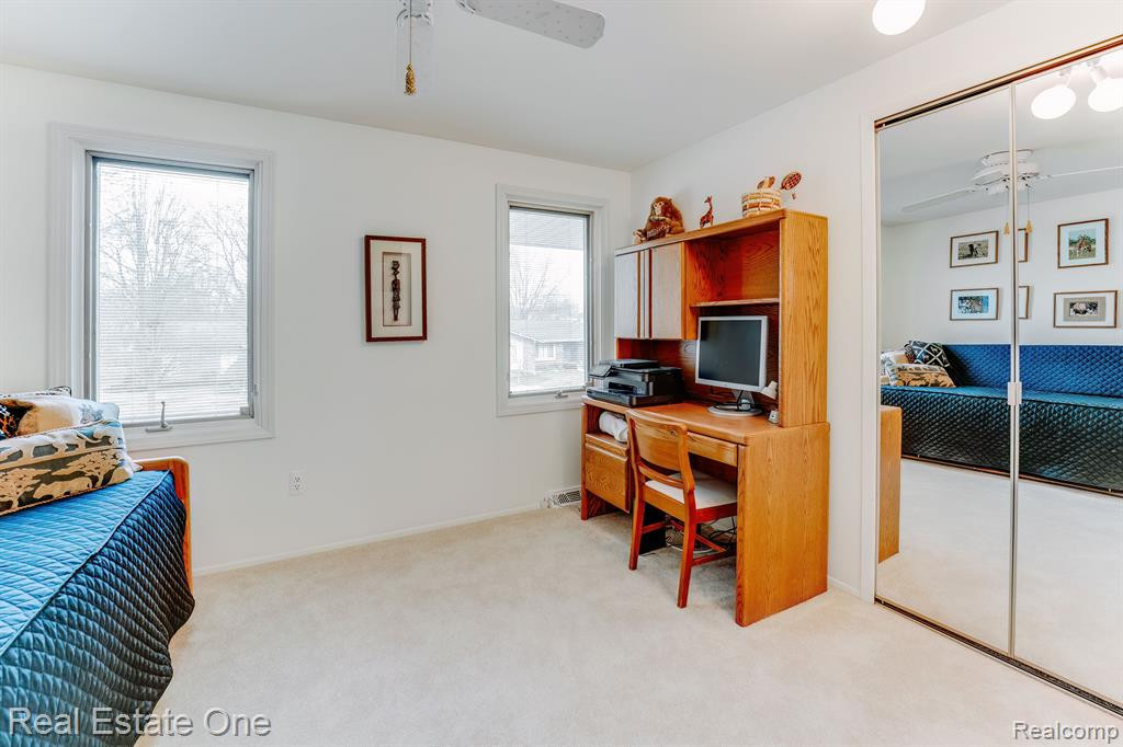 6846 NORTHPOINT Drive, Troy, MI 48085 — Photo 32