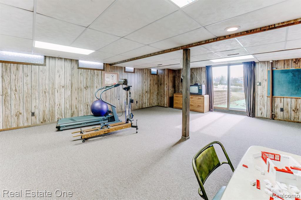 6846 NORTHPOINT Drive, Troy, MI 48085 — Photo 40