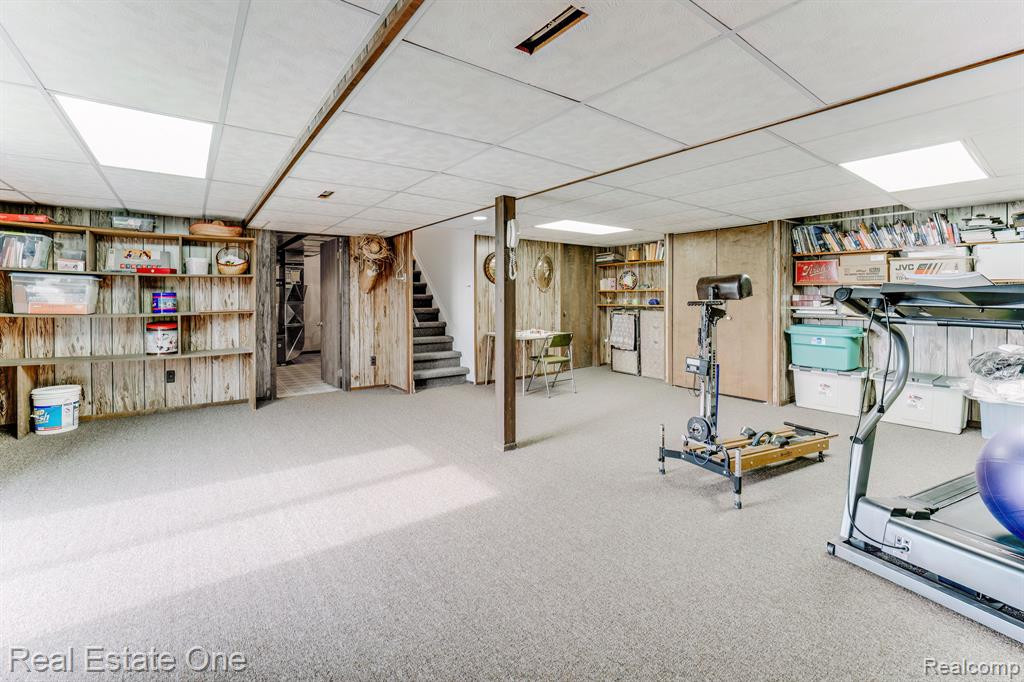 6846 NORTHPOINT Drive, Troy, MI 48085 — Photo 42