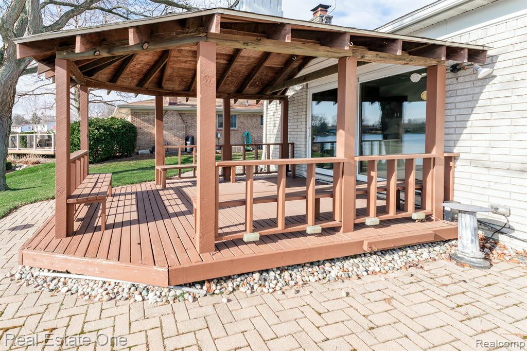 6846 NORTHPOINT Drive, Troy, MI 48085 — Photo 47