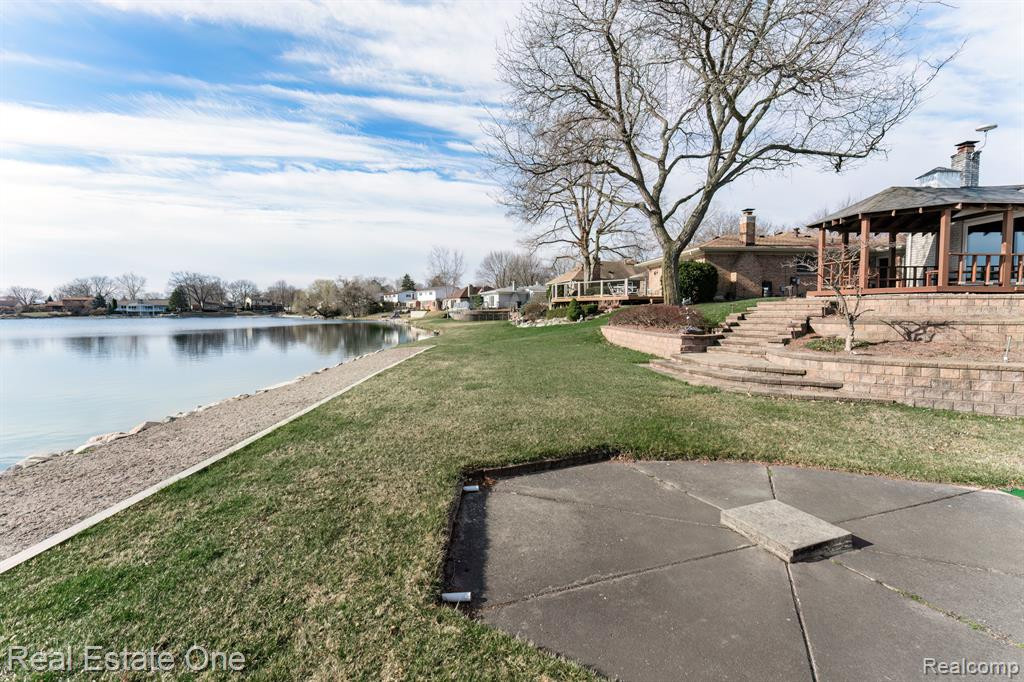 6846 NORTHPOINT Drive, Troy, MI 48085 — Photo 51