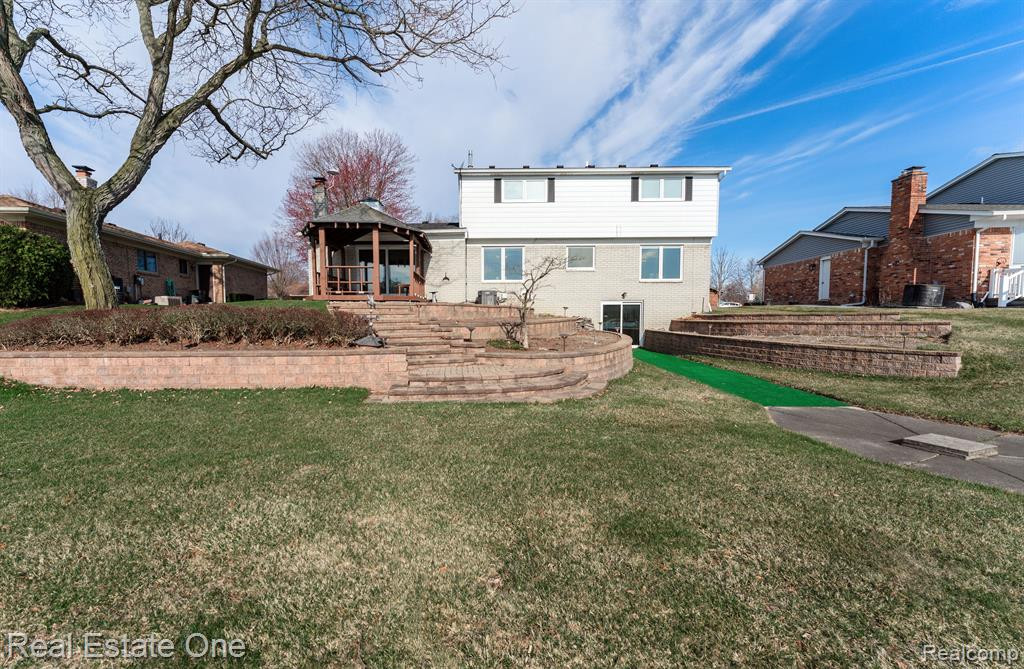 6846 NORTHPOINT Drive, Troy, MI 48085 — Photo 52