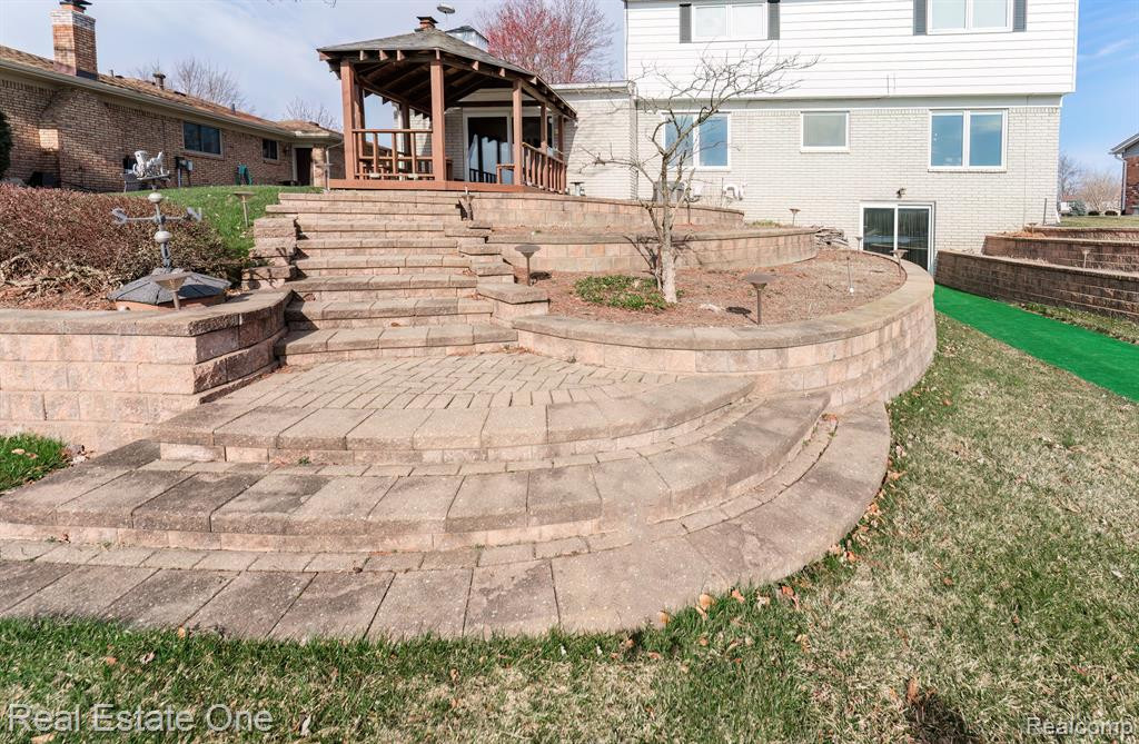 6846 NORTHPOINT Drive, Troy, MI 48085 — Photo 56