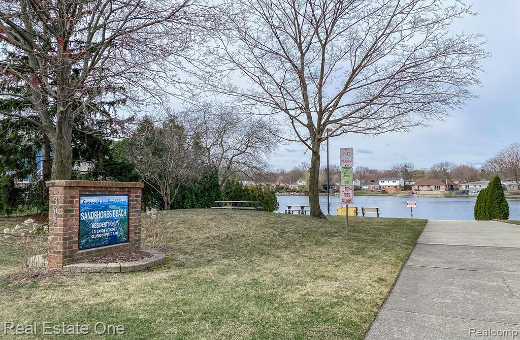6846 NORTHPOINT Drive, Troy, MI 48085 — Photo 58