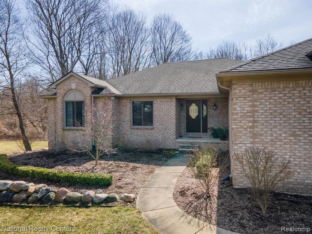 464 MACK Road, Leonard, MI 48367 — Photo 4