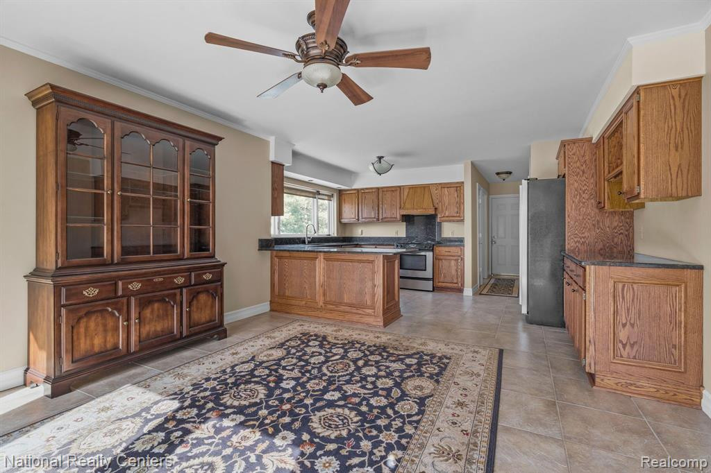 464 MACK Road, Leonard, MI 48367 — Photo 9