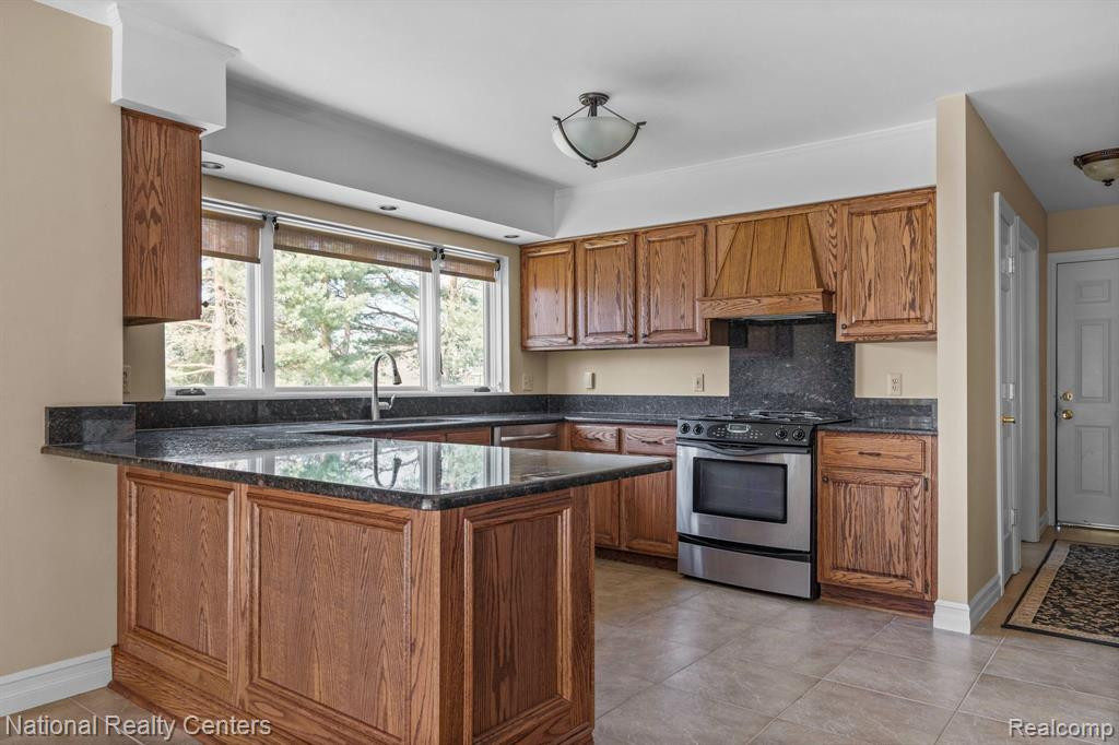 464 MACK Road, Leonard, MI 48367 — Photo 10