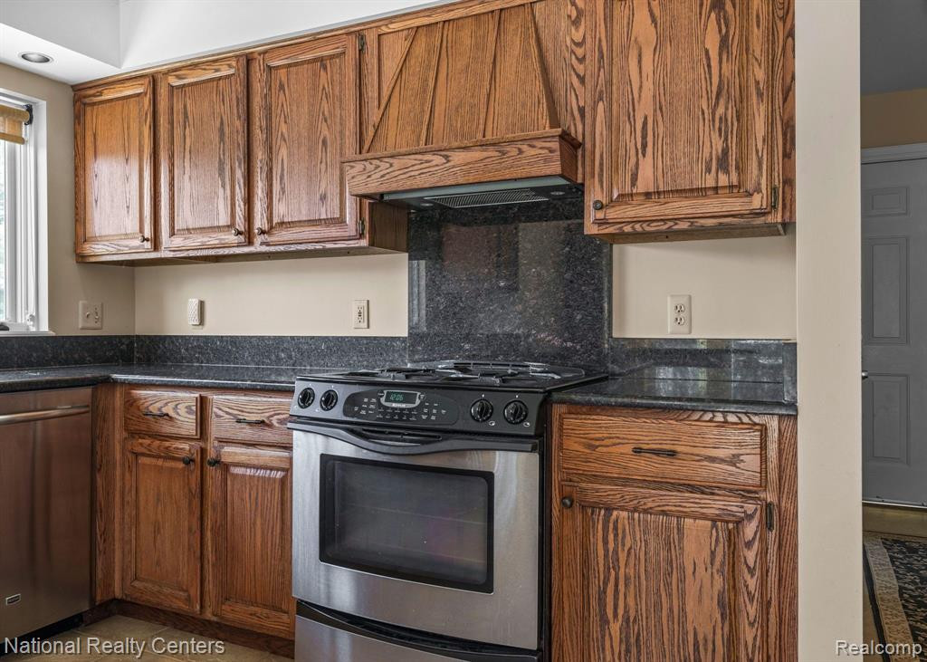 464 MACK Road, Leonard, MI 48367 — Photo 13