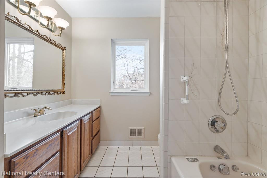 464 MACK Road, Leonard, MI 48367 — Photo 22