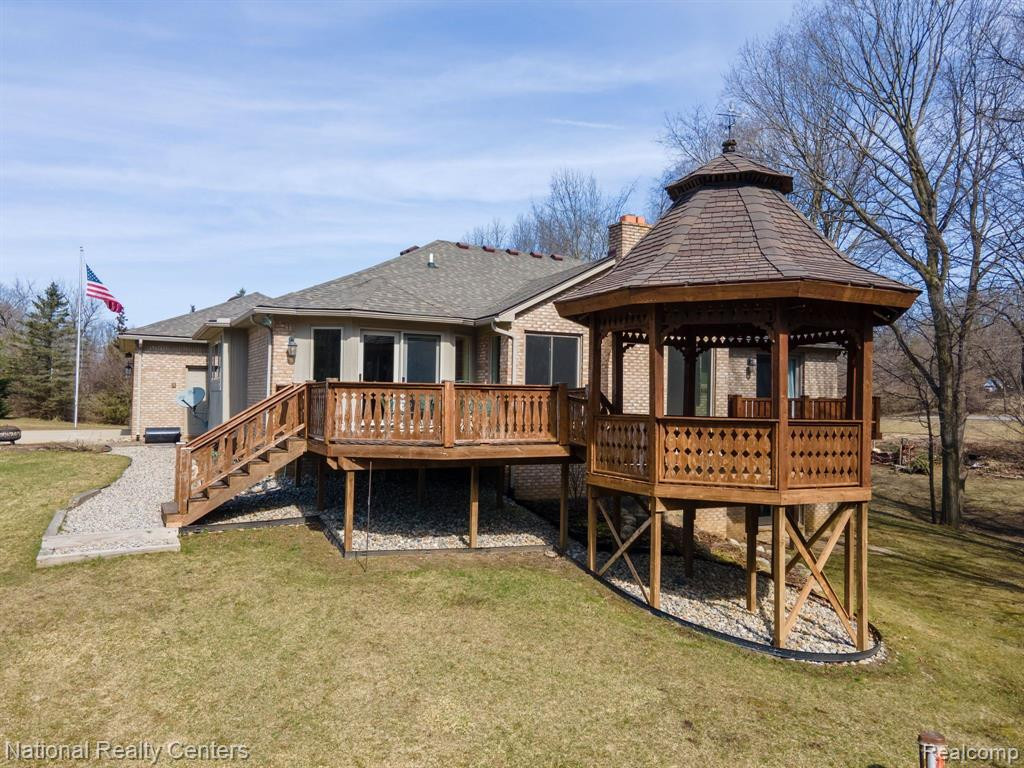 464 MACK Road, Leonard, MI 48367 — Photo 39