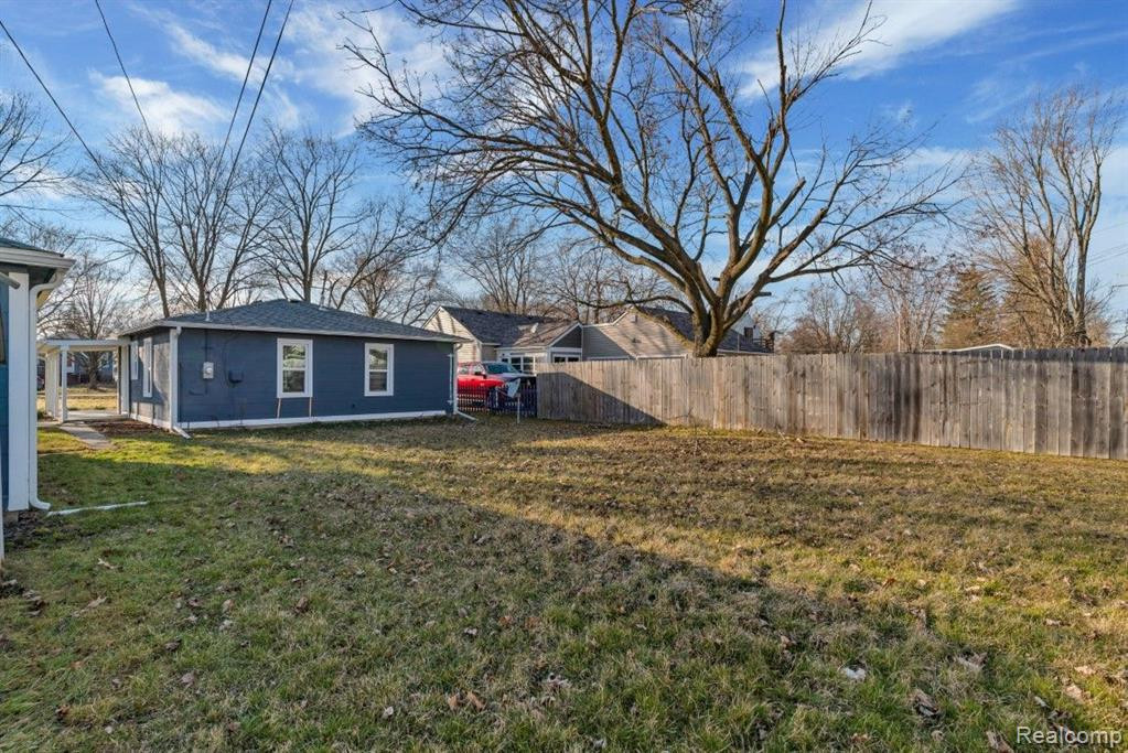 312 N NEEPER Street, Capac, MI 48014 — Photo 7