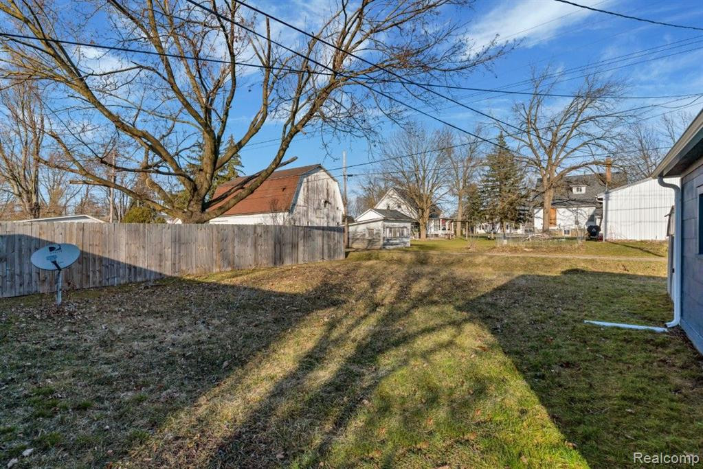 312 N NEEPER Street, Capac, MI 48014 — Photo 9