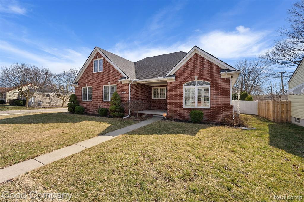 807 GODDARD Street, Wyandotte, MI 48192 — Photo 2