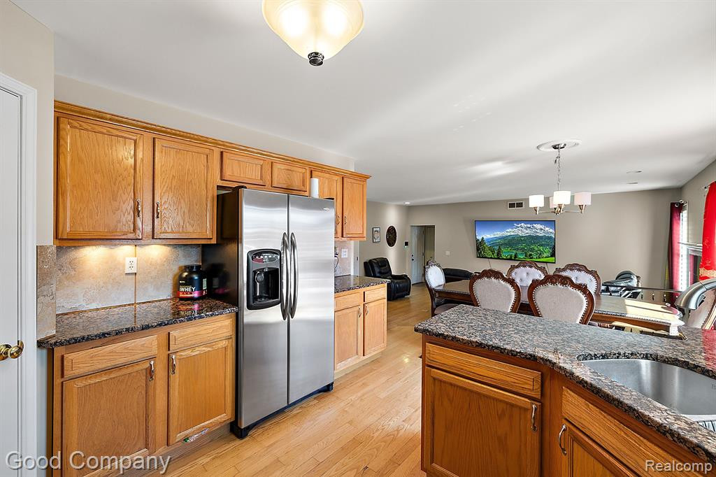 807 GODDARD Street, Wyandotte, MI 48192 — Photo 5