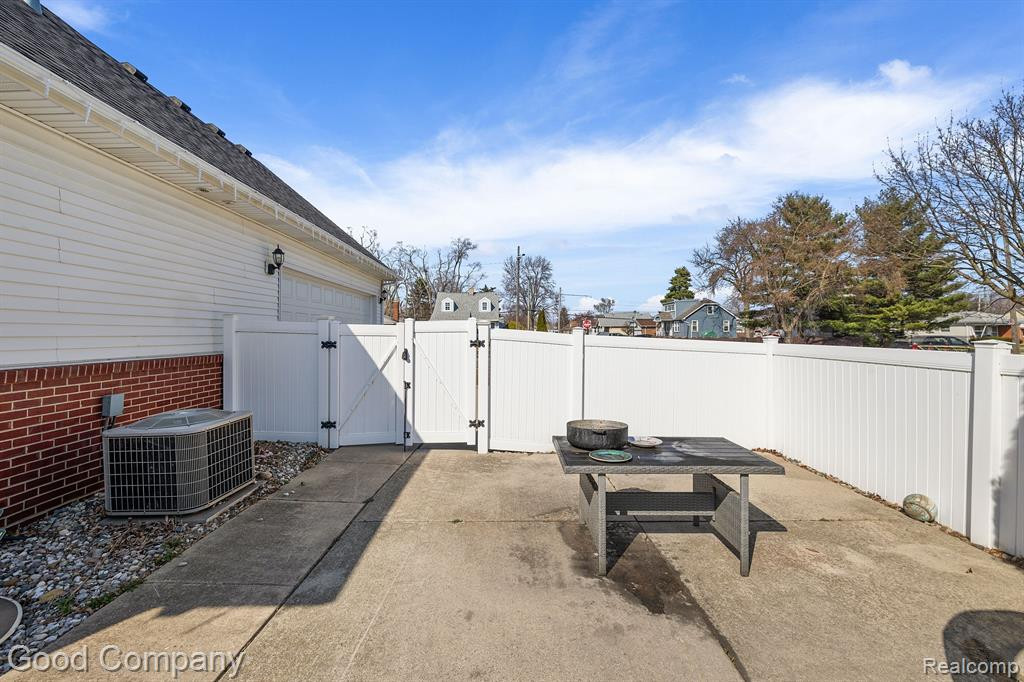807 GODDARD Street, Wyandotte, MI 48192 — Photo 25