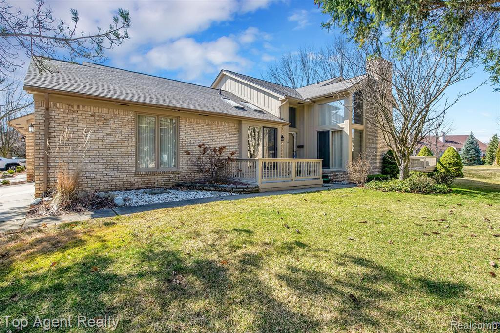 43131 W KIRKWOOD Drive, Clinton Twp, MI 48038 — front exterior