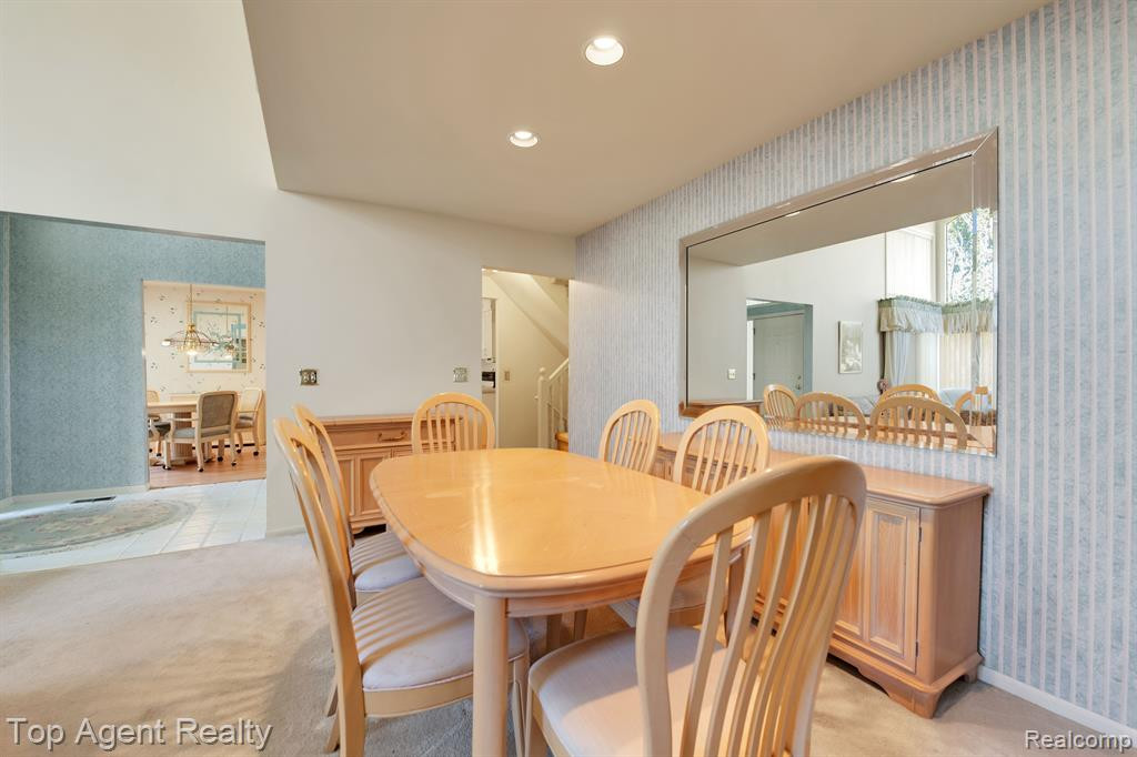 43131 W KIRKWOOD Drive, Clinton Twp, MI 48038 — Photo 8