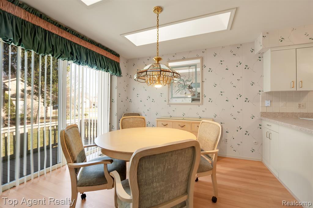 43131 W KIRKWOOD Drive, Clinton Twp, MI 48038 — Photo 9