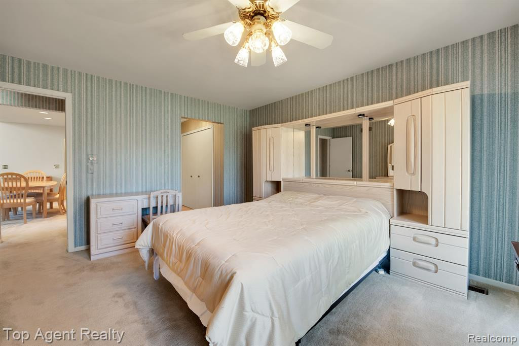 43131 W KIRKWOOD Drive, Clinton Twp, MI 48038 — Photo 13