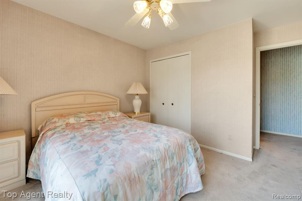 43131 W KIRKWOOD Drive, Clinton Twp, MI 48038 — Photo 16