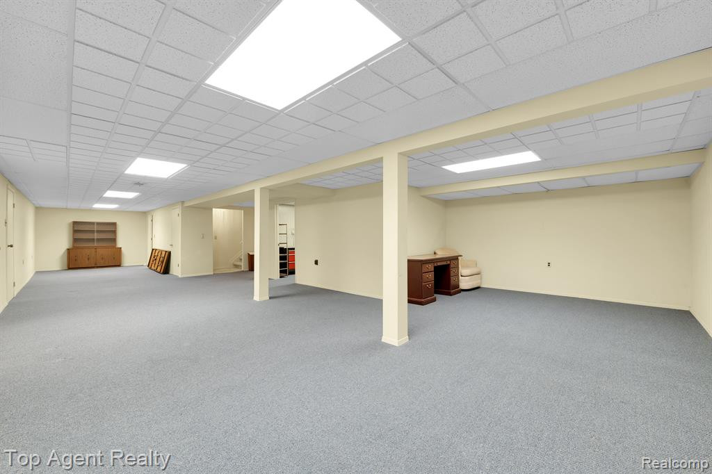 43131 W KIRKWOOD Drive, Clinton Twp, MI 48038 — Photo 23