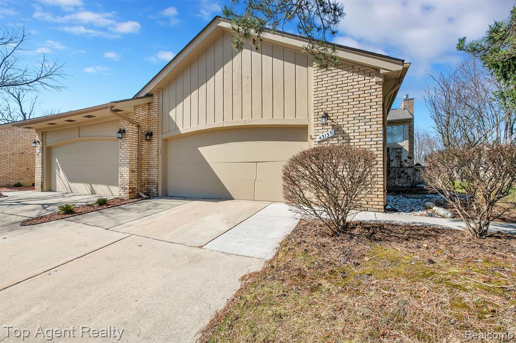 43131 W KIRKWOOD Drive, Clinton Twp, MI 48038 — Photo 26