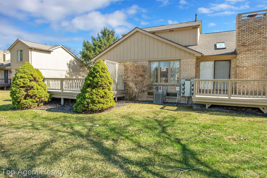43131 W KIRKWOOD Drive, Clinton Twp, MI 48038 — Photo 29