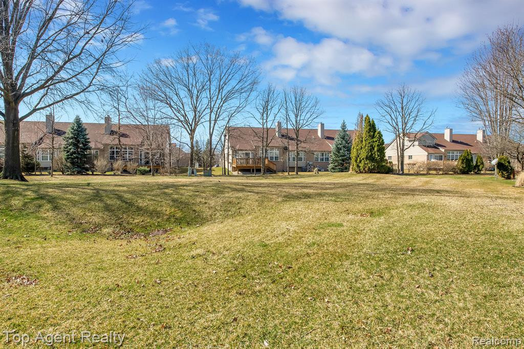 43131 W KIRKWOOD Drive, Clinton Twp, MI 48038 — Photo 33