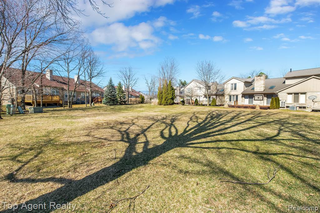 43131 W KIRKWOOD Drive, Clinton Twp, MI 48038 — Photo 34
