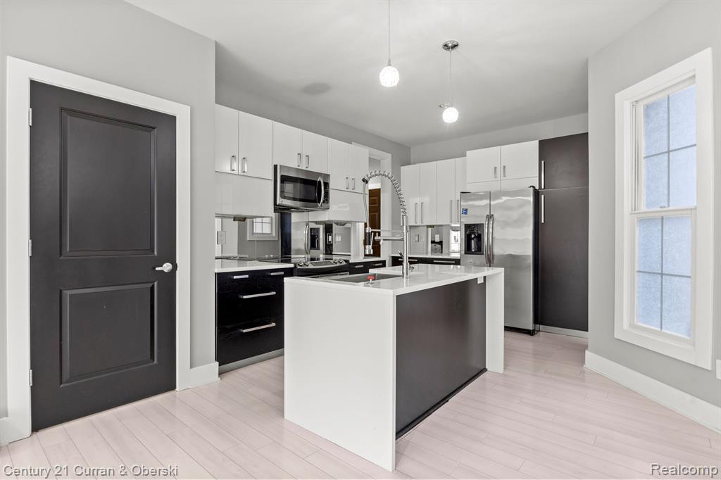 1275 E CRYSTAL Circle, Canton, MI 48187 — Photo 5