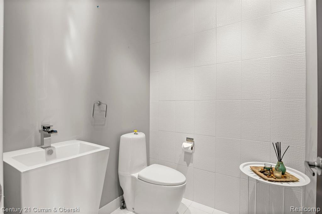 1275 E CRYSTAL Circle, Canton, MI 48187 — Photo 14