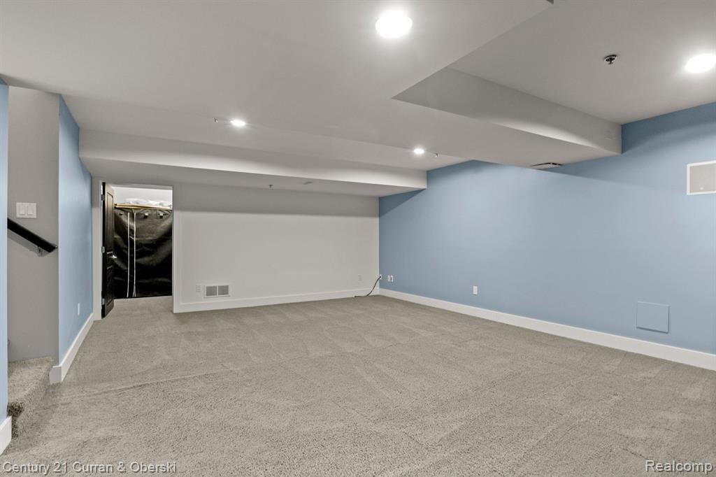 1275 E CRYSTAL Circle, Canton, MI 48187 — Photo 32