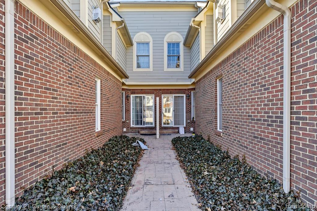1275 E CRYSTAL Circle, Canton, MI 48187 — Photo 37