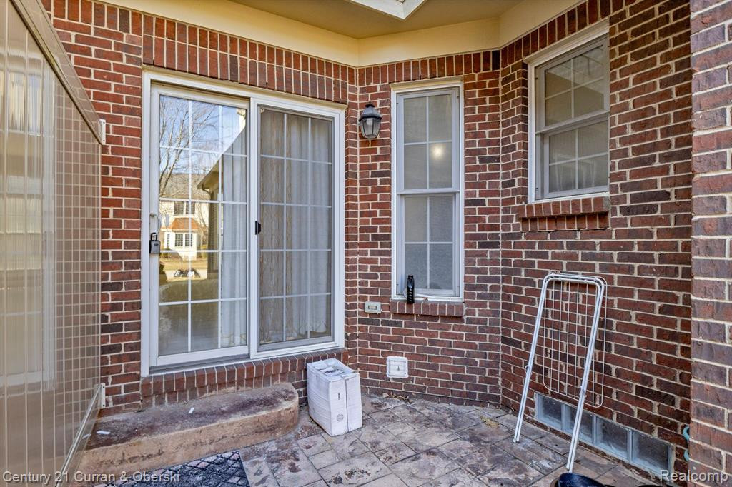1275 E CRYSTAL Circle, Canton, MI 48187 — Photo 38