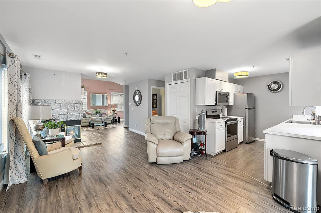 1860 Campau Farms Circle, Detroit, MI 48207 — Photo 8