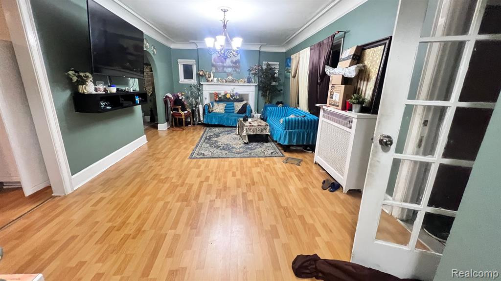 8071 WARREN Boulevard, Center Line, MI 48015 — Photo 6
