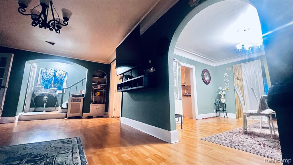 8071 WARREN Boulevard, Center Line, MI 48015 — Photo 12