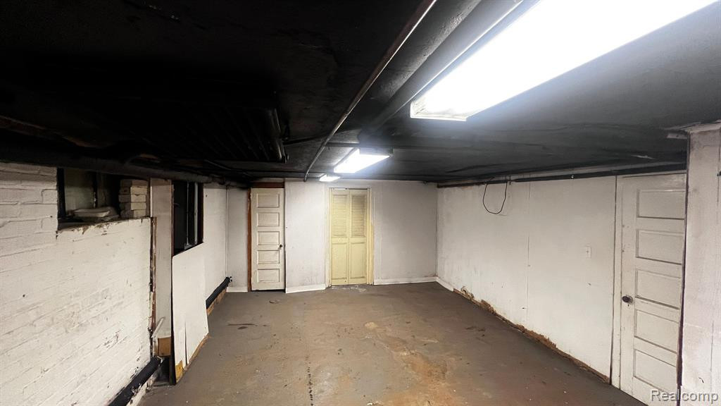 8071 WARREN Boulevard, Center Line, MI 48015 — Photo 14