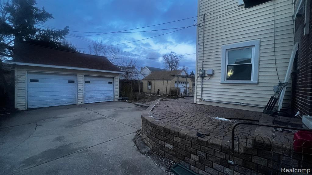 8071 WARREN Boulevard, Center Line, MI 48015 — Photo 15