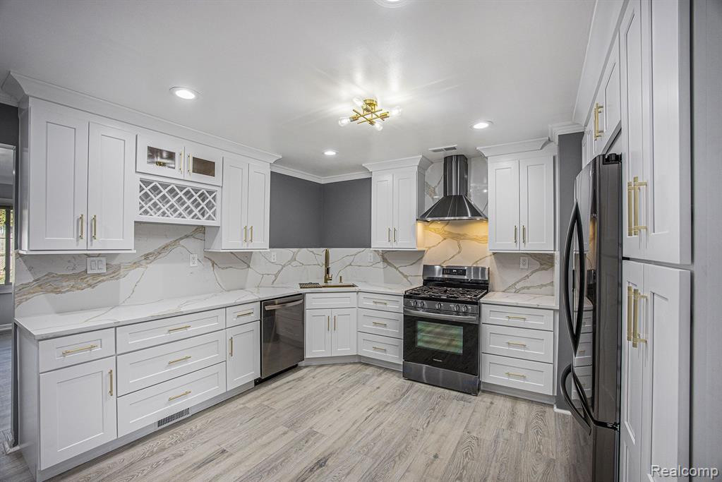 49601 E VALLEY Circle, Shelby Twp, MI 48317 — Photo 2
