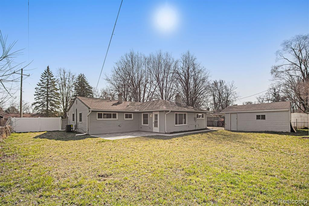49601 E VALLEY Circle, Shelby Twp, MI 48317 — Photo 4