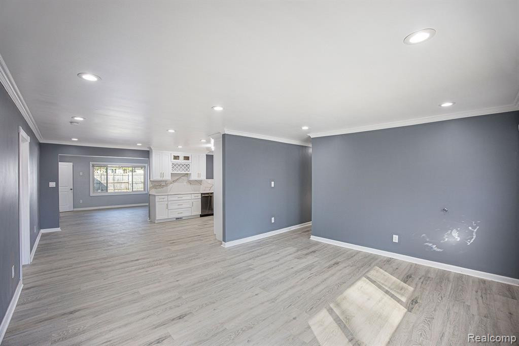 49601 E VALLEY Circle, Shelby Twp, MI 48317 — Photo 11