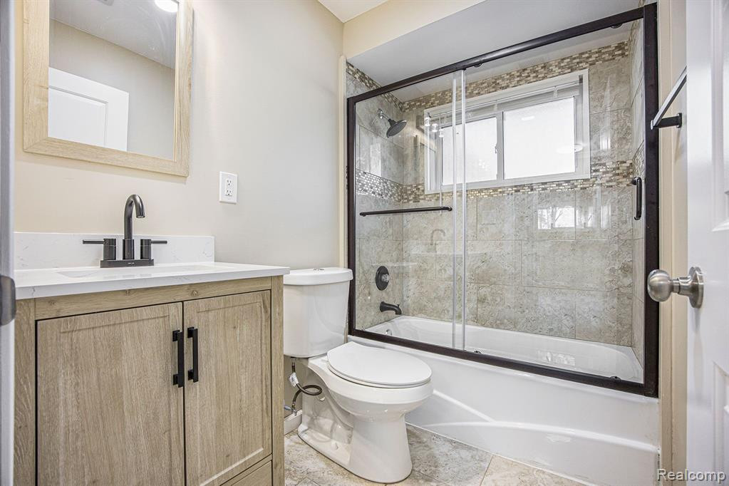 49601 E VALLEY Circle, Shelby Twp, MI 48317 — Photo 14