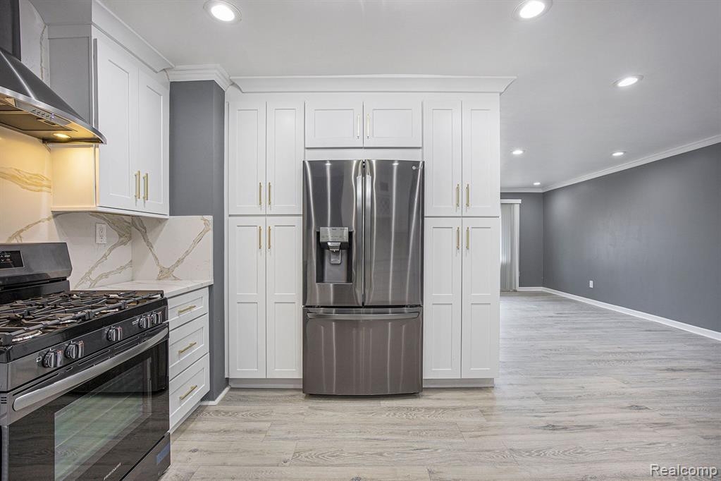 49601 E VALLEY Circle, Shelby Twp, MI 48317 — Photo 15