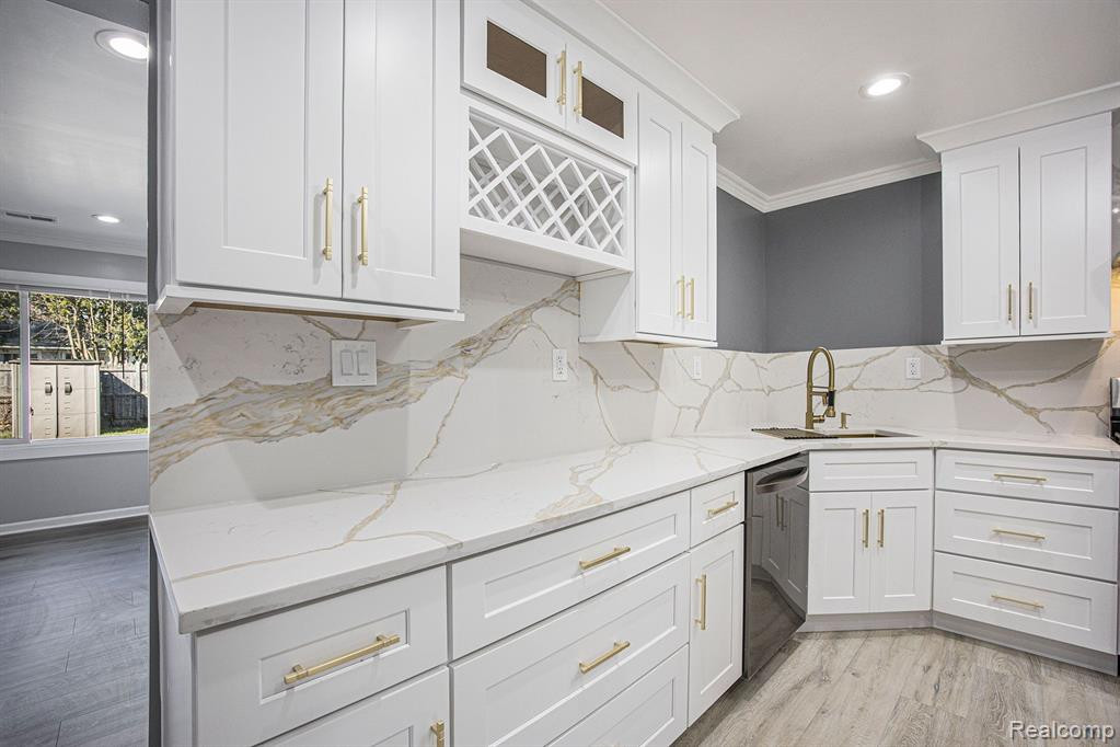 49601 E VALLEY Circle, Shelby Twp, MI 48317 — Photo 16