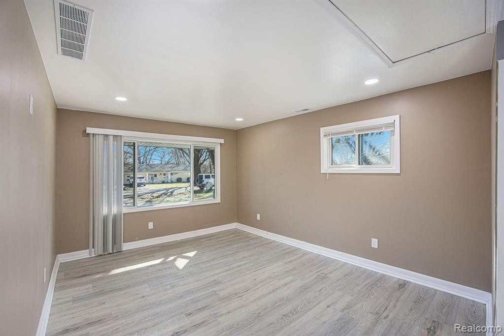 49601 E VALLEY Circle, Shelby Twp, MI 48317 — Photo 17