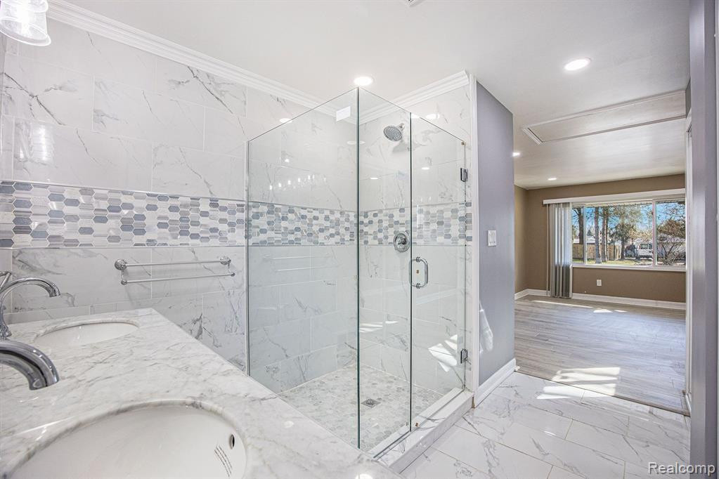 49601 E VALLEY Circle, Shelby Twp, MI 48317 — Photo 19