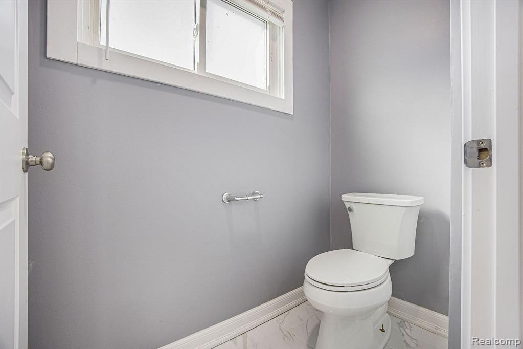 49601 E VALLEY Circle, Shelby Twp, MI 48317 — Photo 21